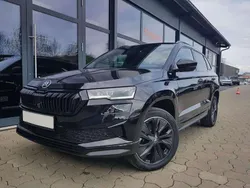 Black magic (1z1z) Neu 2025 Skoda Karoq SportLine SUV | 35.240 € (Fairer Preis)