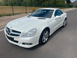 Weiß Gebraucht 2009 Mercedes SL350 Cabrio | 31.780 €