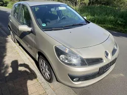 Gold Gebraucht 2006 Renault Clio II Dynamique Limousine | 3.350 € (Etwas zu teuer)
