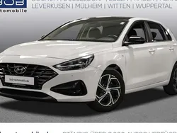 Weiß Gebraucht 2020 Hyundai i30 Intro Edition Limousine | 18.980 € (Fairer Preis)