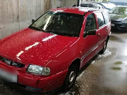 Rot Gebraucht 1999 Seat Cordoba Kombi | 550 €