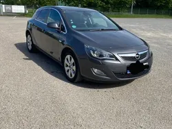 Grau Gebraucht 2012 Opel Astra Color Edition Limousine | 7.290 € (Fairer Preis)