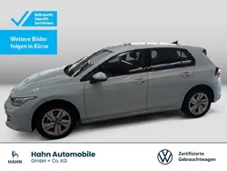 Blau Gebraucht 2024 VW Golf VIII Life Limousine | 24.930 € (Fairer Preis)