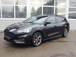 Obsidianschwarz metallic Gebraucht 2021 Ford Focus ST-Line X Kombi | 20.990 € (Fairer Preis)