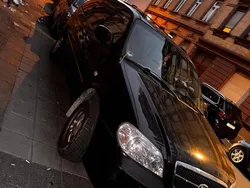 Schwarz Gebraucht 2004 Kia Carnival Van / Kleinbus | 1.800 €