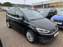 Deep black pearlescent Gebraucht 2017 VW Touran Highline Van / Kleinbus | 18.990 € (Fairer Preis)