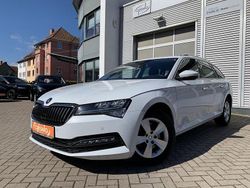 Weiß Gebraucht 2022 Skoda Superb Kombi | 26.490 € (Guter Preis)