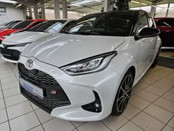 Platinumweiß perleffekt Neu 2024 Toyota Yaris Hybrid Sport Kleinwagen | 29.950 € (Guter Preis)