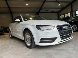 Weiß Gebraucht 2015 Audi A3 Sportback Ambiente Limousine | 9.950 € (Superpreis)