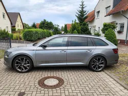 Grau Gebraucht 2018 Skoda Superb SportLine Kombi | 26.999 € (Etwas zu teuer)