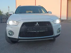 Weiß Gebraucht 2013 Mitsubishi Outlander Motion SUV | 8.200 € (Fairer Preis)