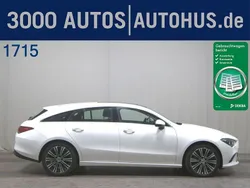 Weiss Gebraucht 2020 Mercedes CLA200 Shooting Brake Kombi | 23.480 € (Guter Preis)