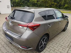 Braun Gebraucht 2017 Toyota Auris Hybrid Limousine | 12.850 € (Fairer Preis)