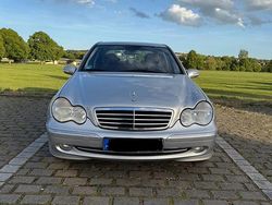 Silber Gebraucht 2001 Mercedes C200 Limousine | 2.950 €