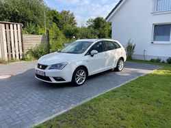 Weiß Gebraucht 2013 Seat Ibiza ST Style Kombi | 5.999 € (Fairer Preis)