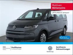 Grau (indiumgrau (grau)) Gebraucht 2024 VW Multivan Basis Van / Kleinbus | 58.480 € (Fairer Preis)