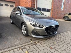 Grau Gebraucht 2018 Hyundai i30 Select Kleinwagen | 13.500 € (Fairer Preis)