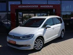 Weiß Gebraucht 2024 VW Touran Highline Van / Kleinbus | 33.880 € (Fairer Preis)