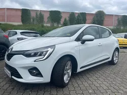 Weiß Gebraucht 2022 Renault Clio V Business Limousine | 14.989 € (Fairer Preis)