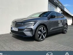 Grau Neu 2024 Renault Mégane Techno Limousine | 37.990 €