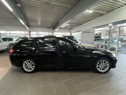 Black sapphire Gebraucht 2022 BMW 320 Kombi | 28.750 € (Guter Preis)