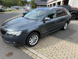 Grau Gebraucht 2015 Skoda Superb Ambition Kombi | 6.499 € (Guter Preis)