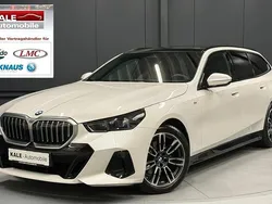 Mineralweiss metallic Gebraucht 2024 BMW 520 M Sport Kombi | 54.890 € (Etwas zu teuer)