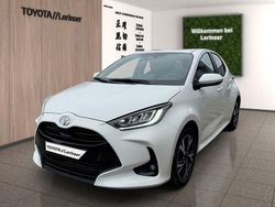 Weiß Neu 2025 Toyota Yaris Hybrid Limousine | 27.790 € (Fairer Preis)
