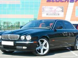 Schwarz Gebraucht 2003 Jaguar XJ8 Limousine | 15.700 €