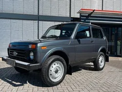 Grau Gebraucht 2021 Lada niva SUV | 15.490 € (Fairer Preis)