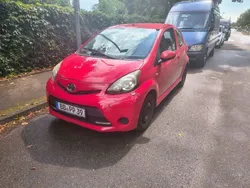 Rot Gebraucht 2012 Toyota Aygo Kleinwagen | 1.499 € (Etwas zu teuer)