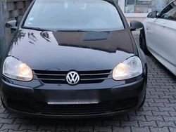 Schwarz Gebraucht 2005 VW Golf V Limousine | 900 € (Superpreis)