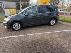 Grau Gebraucht 2021 VW Touran Highline Van / Kleinbus | 19.800 € (Guter Preis)