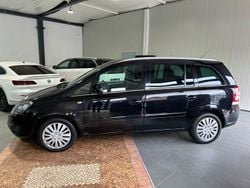 Schwarz Gebraucht 2011 Opel Zafira Design Edition Van / Kleinbus | 5.290 € (Fairer Preis)