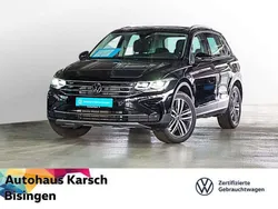 Deep black perleffekt (metallic) Gebraucht 2024 VW Tiguan Elegance SUV | 40.890 € (Fairer Preis)