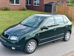 Grün Gebraucht 2002 Skoda Fabia Kleinwagen | 850 € (Guter Preis)