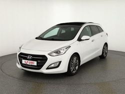 Weiß Gebraucht 2017 Hyundai i30 Premium Kombi | 17.990 €