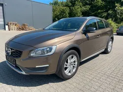 Braun Gebraucht 2016 Volvo V60 CC Momentum Kombi | 7.900 €