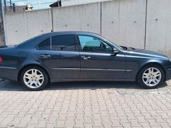 Grau Gebraucht 2007 Mercedes E280 Avantgarde Limousine | 12.000 € (Teuer)
