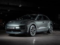 Grün Gebraucht 2024 Porsche Macan 4 Electric SUV | 92.500 € (Etwas zu teuer)