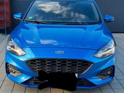Blau Gebraucht 2019 Ford Focus ST-Line Limousine | 15.200 € (Fairer Preis)