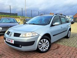 Grau Gebraucht 2004 Renault Mégane II Limousine | 890 € (Fairer Preis)