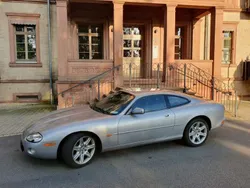 Silber Gebraucht 2002 Jaguar XK8 Coupé | 10.900 €