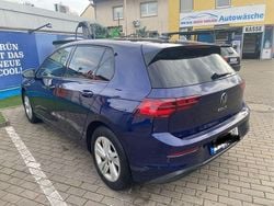 Blau Gebraucht 2022 VW Golf VIII Life Limousine | 21.900 € (Etwas zu teuer)