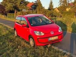 Rot Gebraucht 2015 VW up! Kleinwagen | 5.500 € (Etwas zu teuer)