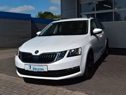 Weiß Gebraucht 2020 Skoda Octavia Ambition Kombi | 17.990 € (Guter Preis)