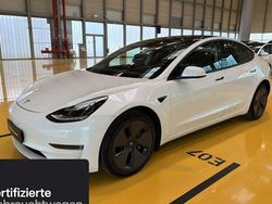 Weiß Gebraucht 2020 Tesla Model 3 Long Range RWD Limousine | 26.700 € (Teuer)