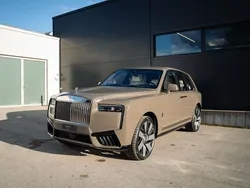 Weiß Gebraucht 2024 Rolls Royce Cullinan SUV | 582.000 €