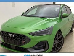 Grün Gebraucht 2024 Ford Focus ST Limousine | 32.481 € (Fairer Preis)