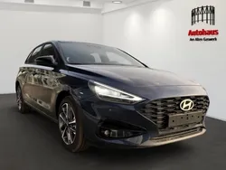 Blau Neu 2024 Hyundai i30 Advantage Limousine | 24.585 € (Guter Preis)